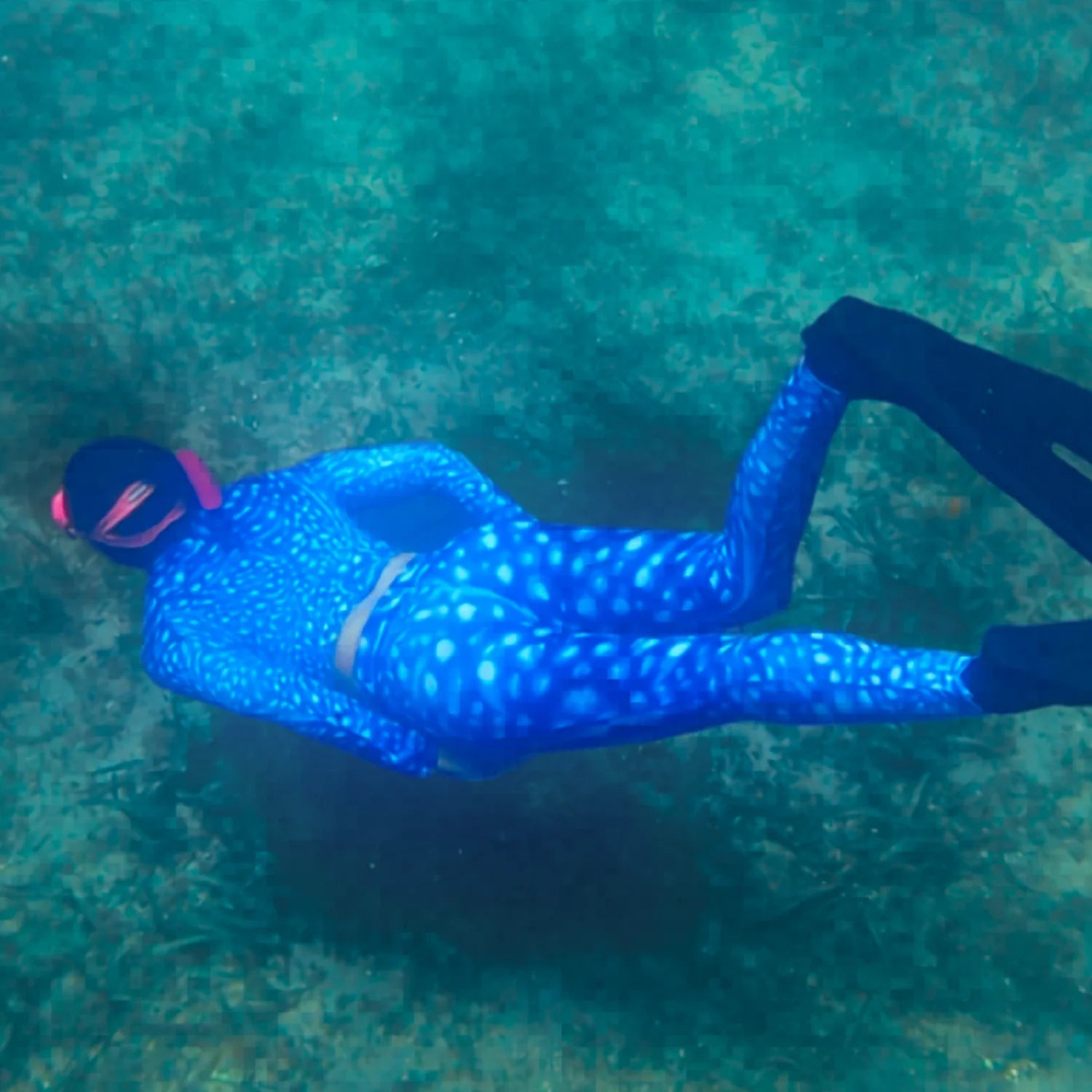 woman freediving underwater wearing The Dive Compass cropped rashie and scuba leggings in Whale Shark Constellation, with whale shark pattern. Whale shark rash guards for scuba divers. 